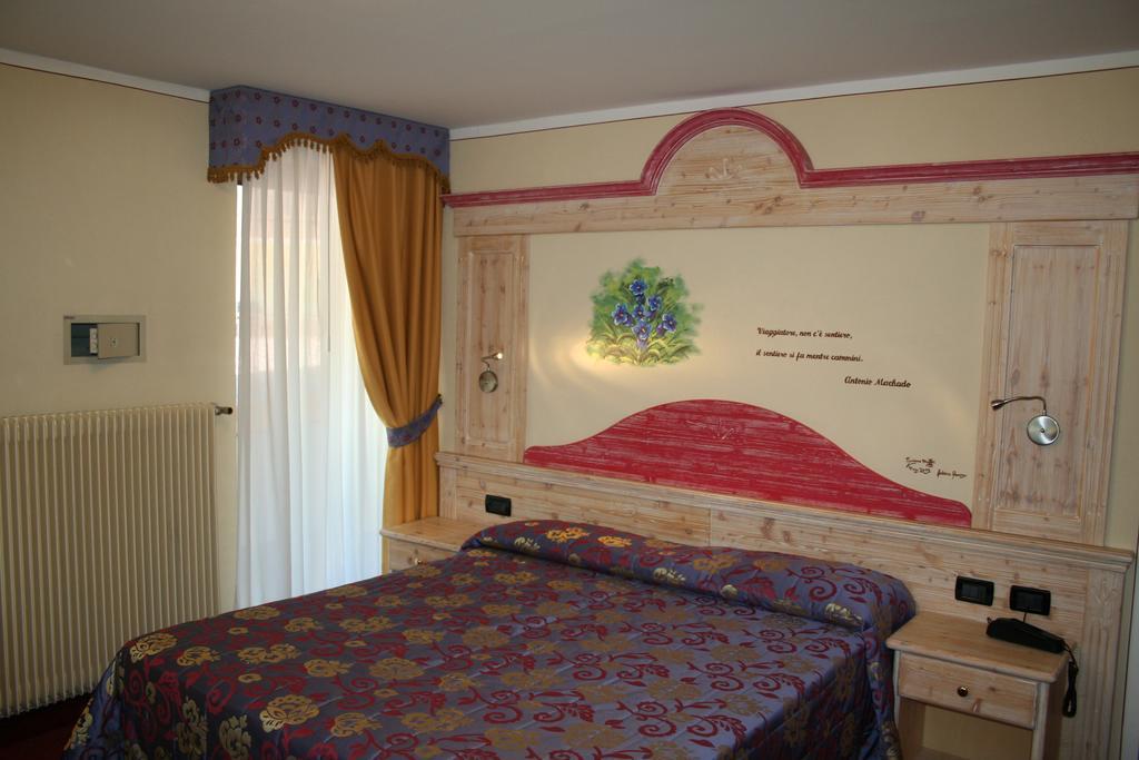Hotel Val Di Sole Mezzana  Exterior photo